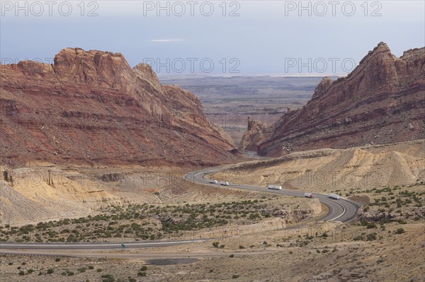 USA, Colorado, Curved road on desert. Photo : Noah Clayton