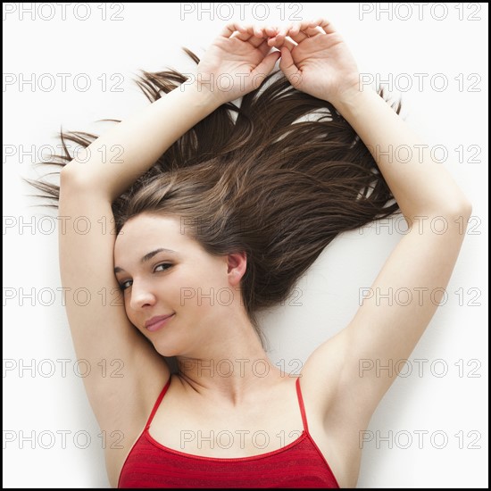 Studio portrait of young woman with windswept hair. Photo : Mike Kemp