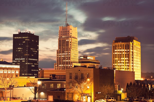 USA, Ohio, Akron, Sunset in downtown. Photo: Henryk Sadura
