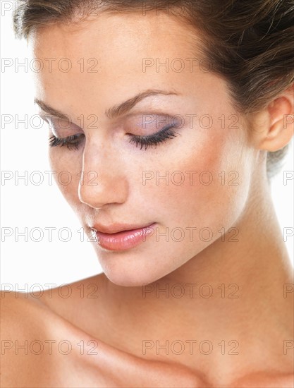 Studio portrait of beautiful brunette. Photo: momentimages
