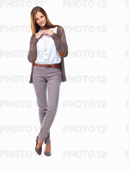 Business woman posing with legs crossed. Photo: momentimages