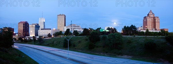 USA, Ohio, Akron, Skyline at dusk. Photo: Henryk Sadura