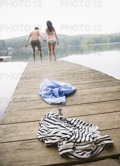 USA, New York, Putnam Valley, Roaring Brook Lake, Couple standing on pier by lake. Photo: Jamie Grill