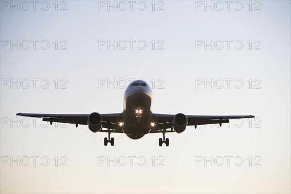 Commercial aeroplane taking off from runway. Photo : fotog