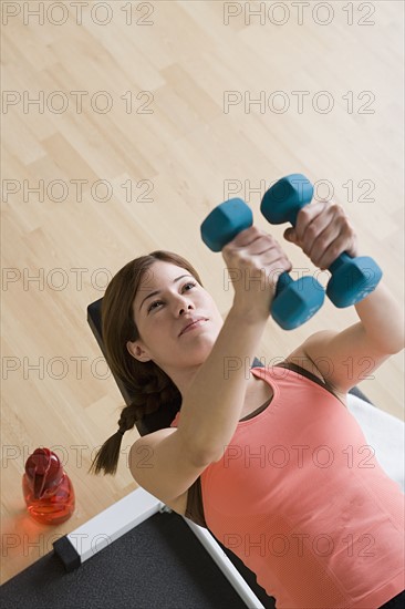 Woman lifting weights in gym. Photo: Rob Lewine