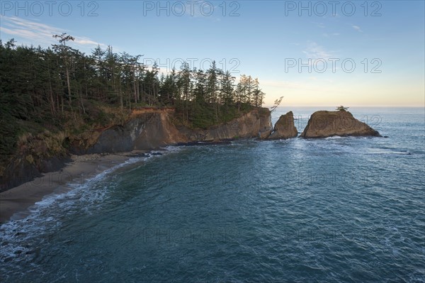USA, Oregon, Coos County. Shore Acres State Park, Coastal view. Photo : Gary Weathers