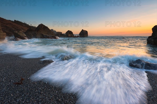 USA, Oregon, Curry County. Blurred surf wave washing ashore. Photo : Gary Weathers