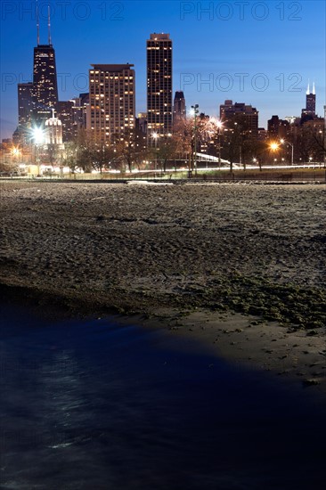 USA, Illinois, Chicago. City at night as seen from north side. Photo : Henryk Sadura