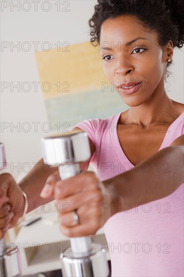 Young woman training at home. Photo : Rob Lewine