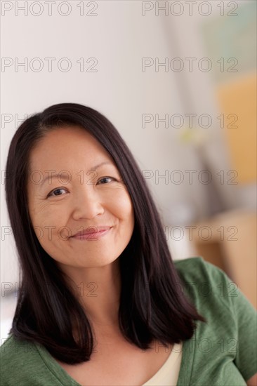 Portrait of woman smiling. Photo : Rob Lewine