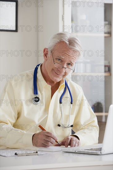 Portrait of senior doctor . 
Photo: Rob Lewine