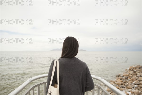 USA, Utah, Salt Lake City, Young woman looking at view. 
Photo: Jessica Peterson