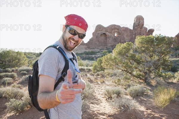 USA, Utah, Moab, Mid adult man posing in remote landscape . 
Photo: Jessica Peterson