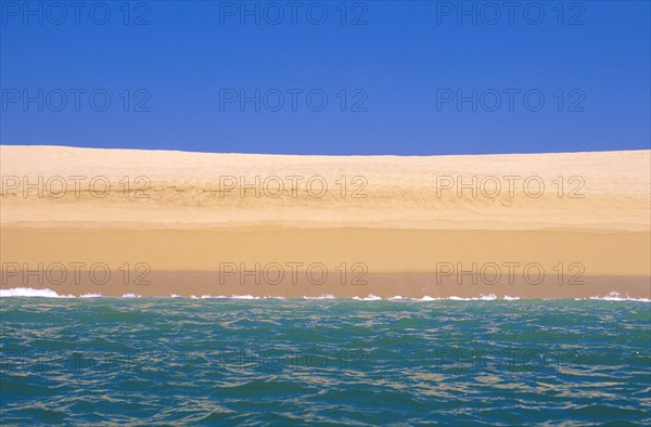 Mexico, Oaxaca, Huatulco, Scenic view of sandy beach. Photo: DKAR Images