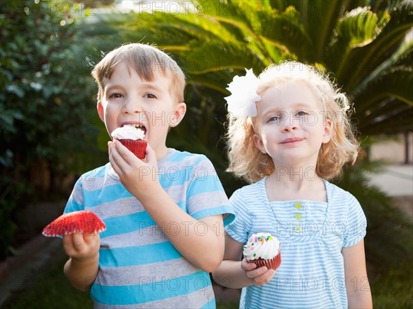 Girl and boy eating cupcakes. Photo: Jessica Peterson
