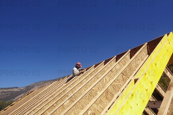 Construction worker working on construction site. USA, Colorado.
Photo : Kelly