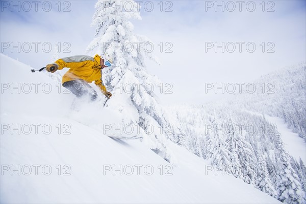 Man skiing. USA, Montana, Whitefish.
Photo : Noah Clayton