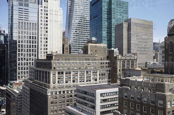 View of skyscrapers.
Photo :  Winslow Productions