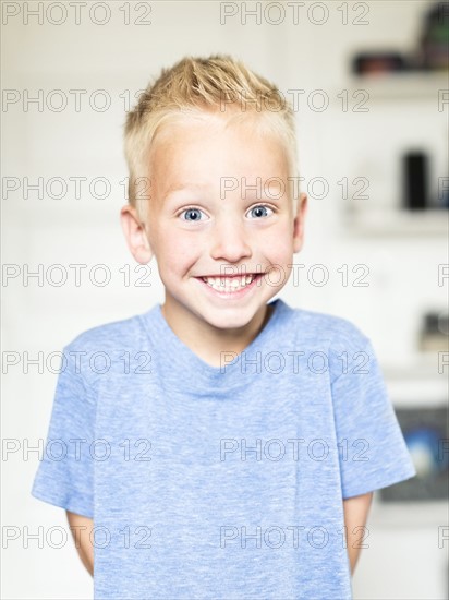 Portrait of smiling boy (4-5)