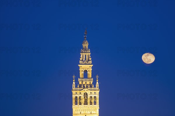 Spain, Seville, Giralda with full moon at dusk