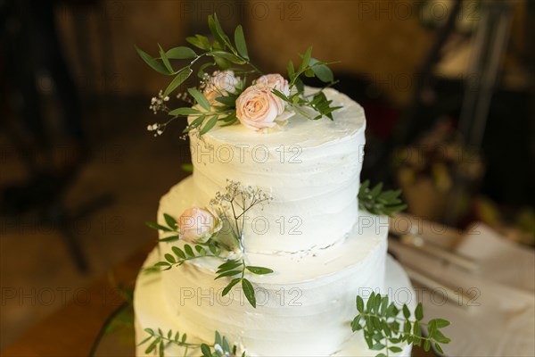 Wedding cake with roses