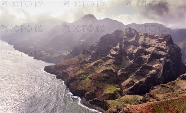 USA, Hawaii, Kauai, Na Pali, Na Pali Mountains on sea coast