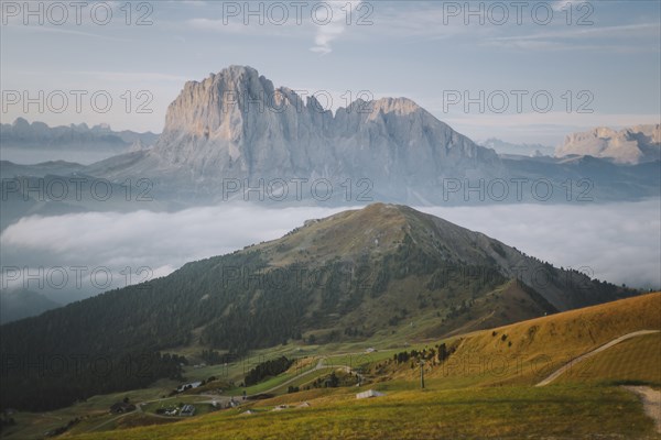 Italy, Dolomite Alps, Scenic view of Dolomites at sunrise