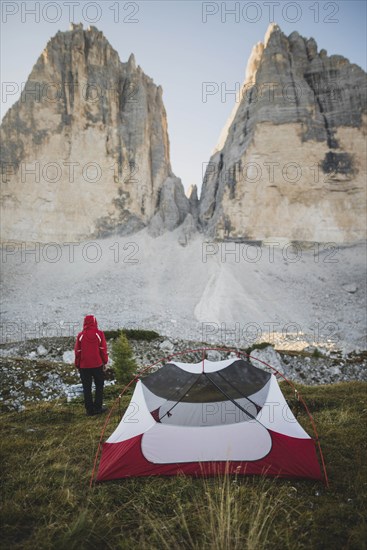 Italy, South Tirol, Sexten Dolomites, Tre Cime di Lavaredo, Tent in front of rock formations