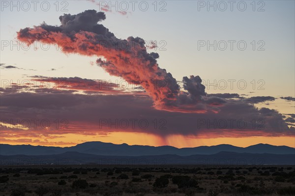 Usa, New Mexico, Santa Fe, Dramatic sky over High Desert at sunset, Santa Fe, New Mexico, USA