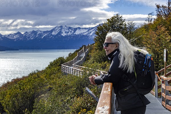 Argentina, Santa Cruz, El Calafate, Woman looking at Perito Moreno glacier from walkway, El Calafate, Santa Cruz, Argentina