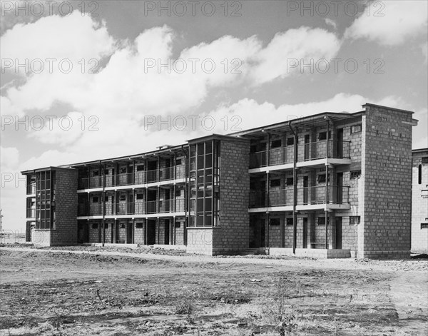 Railway flats, Nairobi. A publicity photograph from the East African Railways and Harbours Administration (EAR&H) showing a new company apartment block for junior staff. Nairobi, Kenya, circa 1960. Nairobi, Nairobi Area, Kenya, Eastern Africa, Africa.