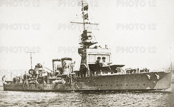 HMS Dauntless. Light cruiser HMS Dauntless, one of the ships that participated in the world cruise of the British Special Service Squadron 1923-4. Location unknown, circa 1923.