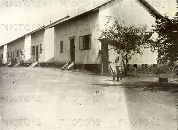 Government buildings, Nairobi. A row of single storey government buildings constructed from corrugated metal. Nairobi, British East Africa (Kenya), 1906. Nairobi, Nairobi Area, Kenya, Eastern Africa, Africa.