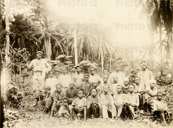 Inhabitants of Bioko. A group of men, women and children from Bioko line up for the camera in a jungle clearing. Bioko, Equatorial Guinea, circa 1930., Bioko Norte, Equatorial Guinea, Central Africa, Africa.