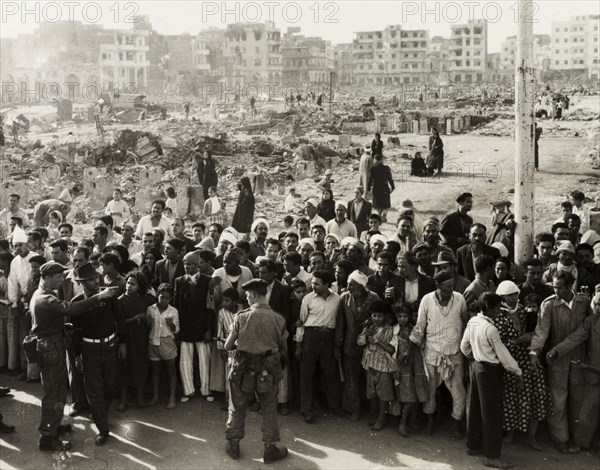 Hungry crowds during the Suez Crisis. British troops control crowds of hungry civilians in the days following the bombing of Port Said during the Suez Crisis. Allied British and French forces had invaded the area on 5 November to secure control of the Suez Canal from Egypt and Israel. Port Said, Egypt, 12 November 1956. Port Said, Port Said, Egypt, Northern Africa, Africa.