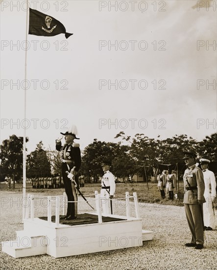 Sir Richard Turnball salutes the Tanganyika Rifles. Sir Richard Turnbull (1909-1998), the last British colonial Governor of Tanganyika, stands on a podium as he salutes farewell to the Tanganyika Rifles following Tanzanian independence. Tanganyika (Tanzania), December 1962. Tanzania, Eastern Africa, Africa.