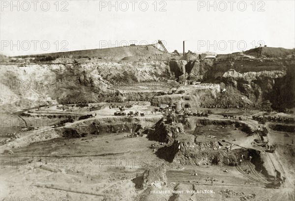 Wesselton mine at Kimberley. The mine workings at Wesselton pit, part of the De Beers diamond mine in Kimberley. Kimberley, South Africa, circa 1896. Kimberley, North Cape, South Africa, Southern Africa, Africa.