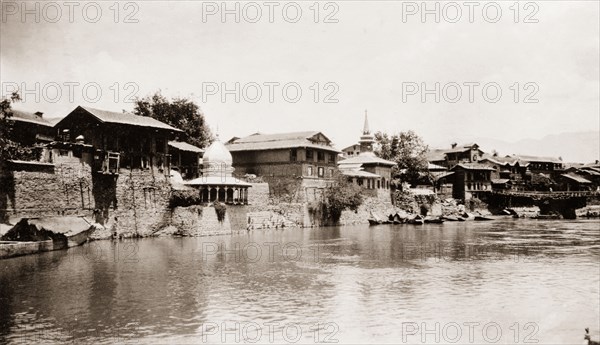 The Jhelum River at Srinagar. Tightly packed buildings flank the Jhelum River as it passes through the city of Srinagar. Srinagar, Jammu and Kashmir, India, circa 1927. Srinagar, Jammu and Kashmir, India, Southern Asia, Asia.