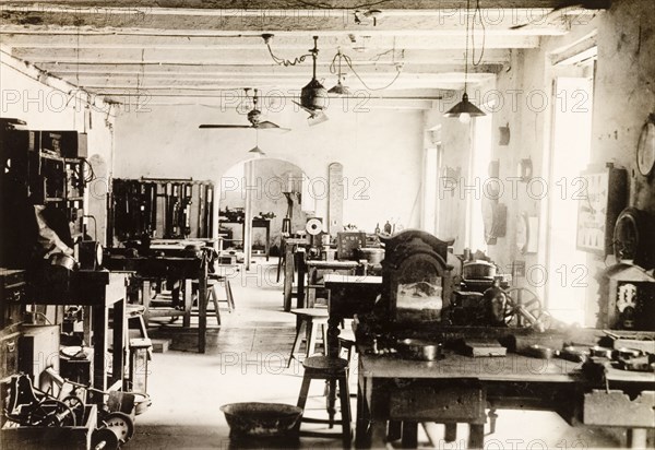 James Murray & Co.' workshops. Part of the workshops of 'James Murray & Co.', a British-owned family business that specialised in making chronometers and also operated as a jewellers and opticians. An original caption comments that the company employed "about 70 skilled instrument makers, carpenters, lens grinders watch and clock makers... Also some ten watchmen and 'peons', bearers and cleaners". Calcutta (Kolkata), India, 1932. Kolkata, West Bengal, India, Southern Asia, Asia.