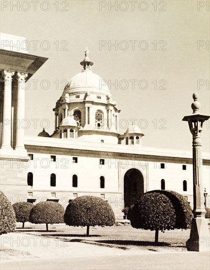 Secretariat building, Delhi. The Secretariat building in Delhi, one of a set of two buildings designed by British architect Sir Herbert Baker to accompany the Rashtrapati Bhavan (the official residence of the President of India). Built between 1912 to 1931 in a combination of Mughal and Rajputana architectural styles, the building is now used as Indian Government offices. Delhi, India, 1941. Delhi, Delhi, India, Southern Asia, Asia.