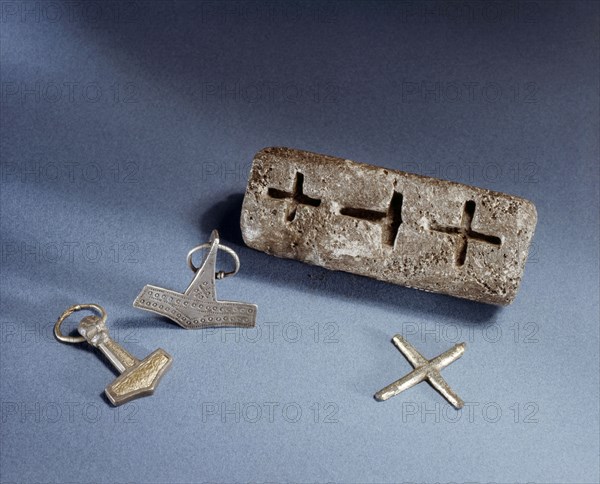 Smiths mould for casting both Christian crosses and Thors hammers