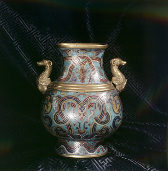 Cloisonne enamel vessel with similar shape to archaic ritual bronze vessels