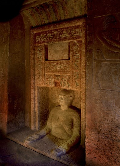 Statue of Idu, a dignitary entrusted with the maintenance of the pyramid complex