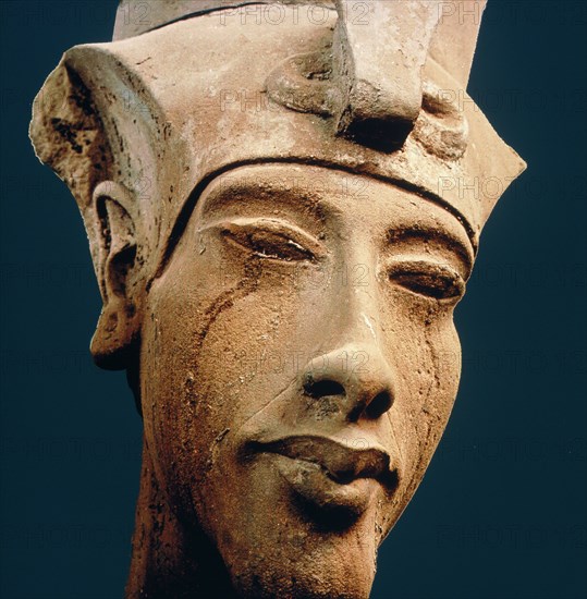 A colossal head of Amenhotep IV ( Akhenaton ) in the Double Crown