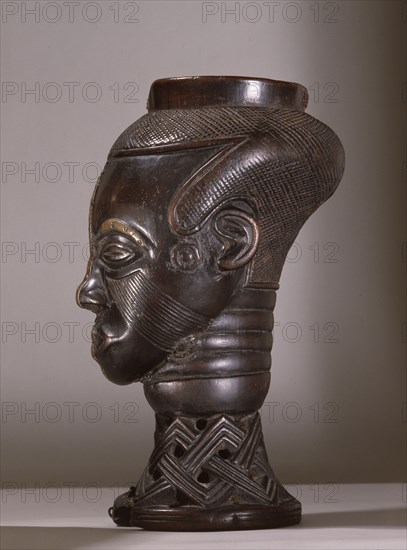 Prestige drinking vessel in the form of a head