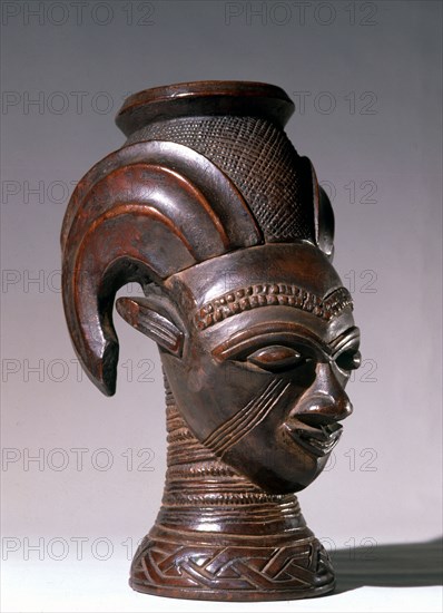 Prestige drinking vessel in the form of a head