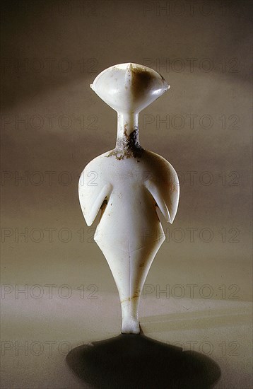 Cycladic figurine of the Louros type of the Grotta Pelos culture