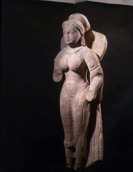 Statue of a goddess, possibly Parvati, standing in samapada (literally without bending)