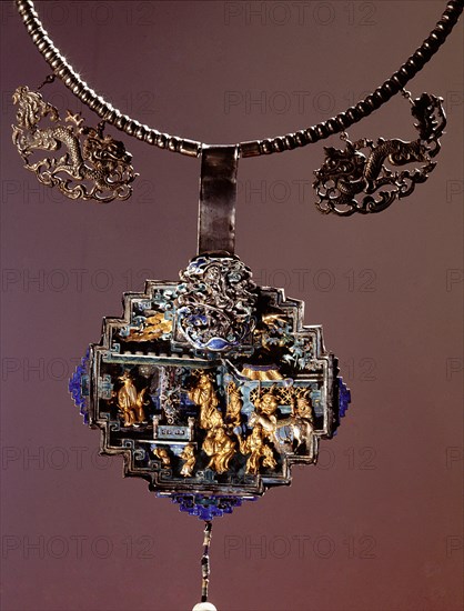 A presentation necklace