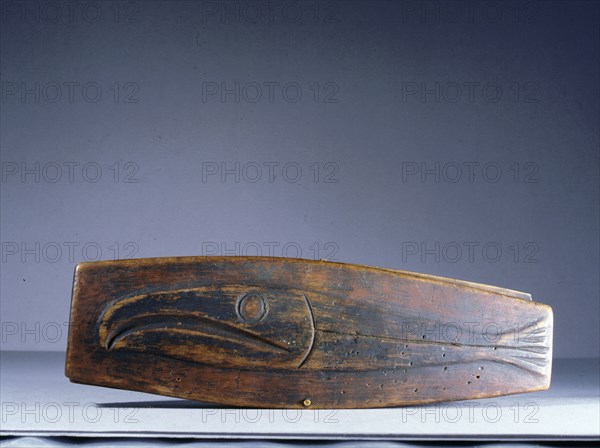 Wooden trinket box with the lid carved in relief to show a salmon